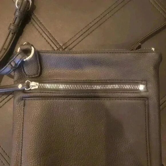 Kenneth Cole Reaction Black Crossbody Bag - Picture 4 of 12